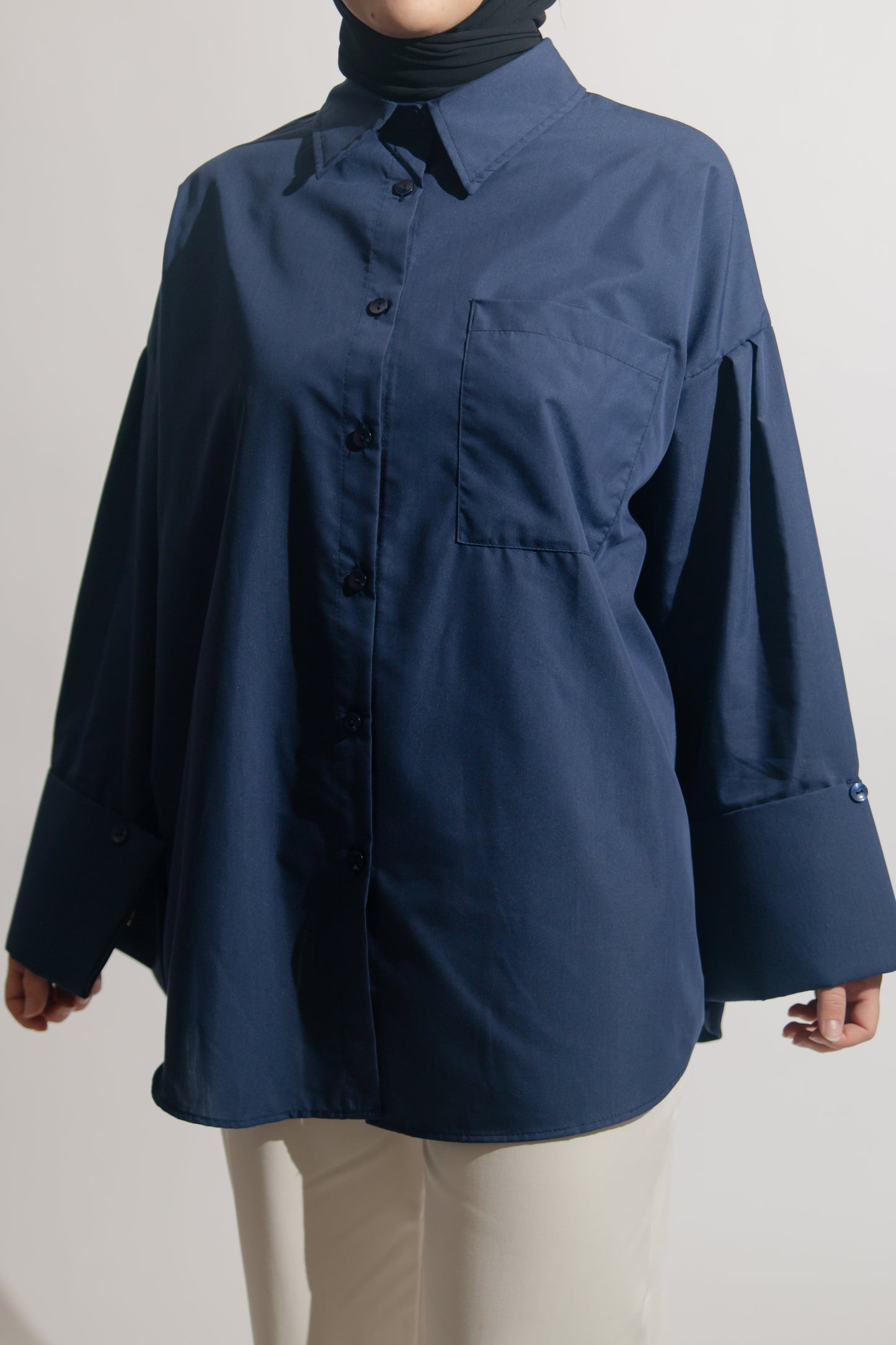 Shirt with wide sleeves