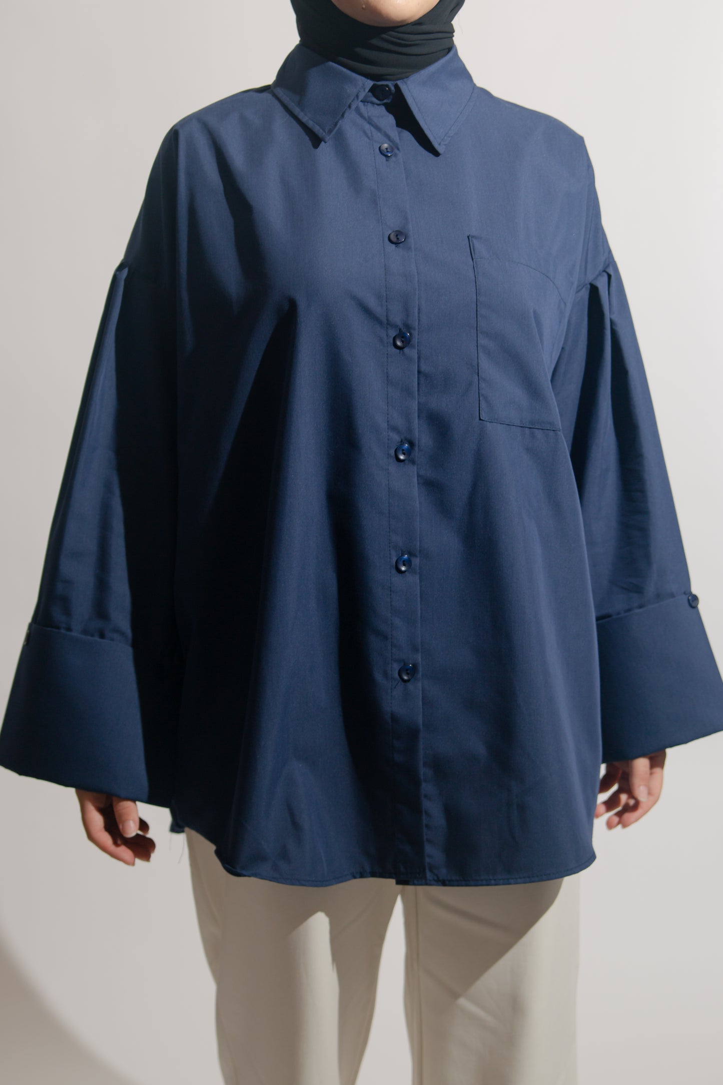 Shirt with wide sleeves