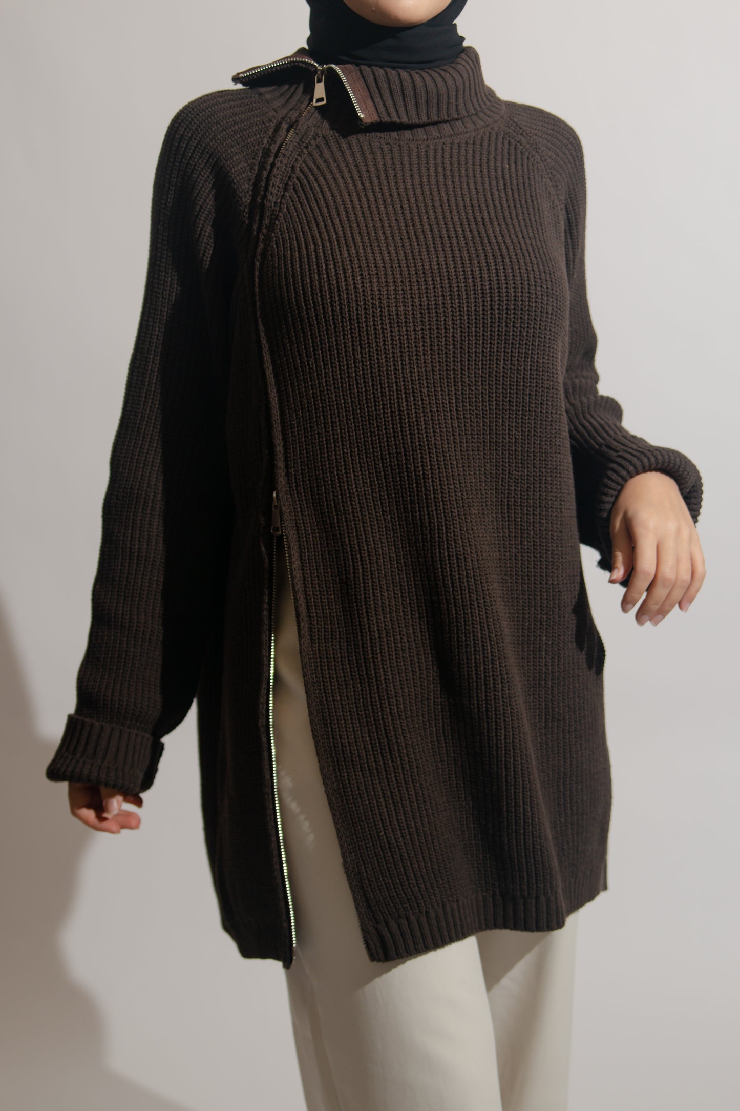Knitted sweater with zipper