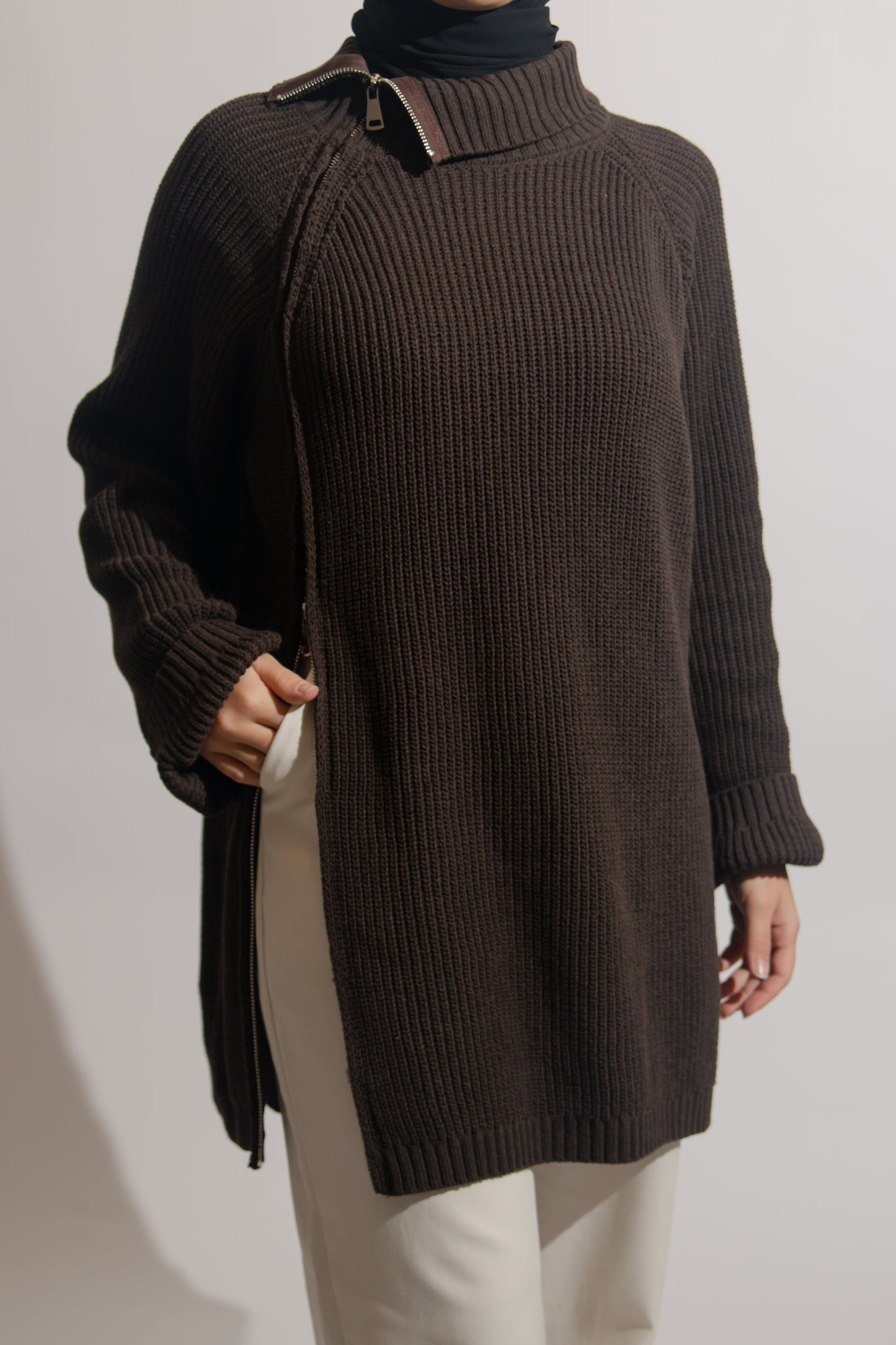 Knitted sweater with zipper