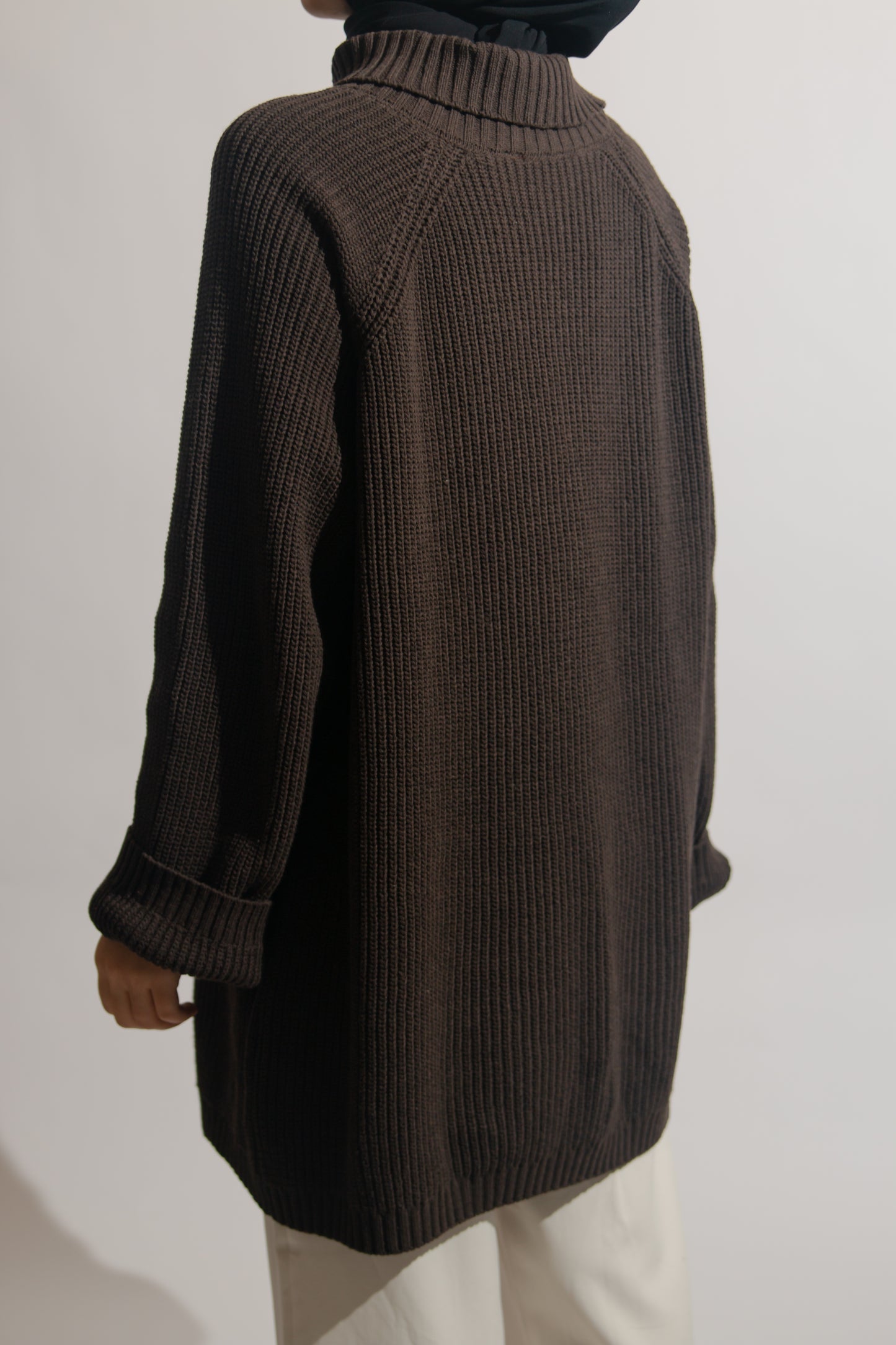 Knitted sweater with zipper