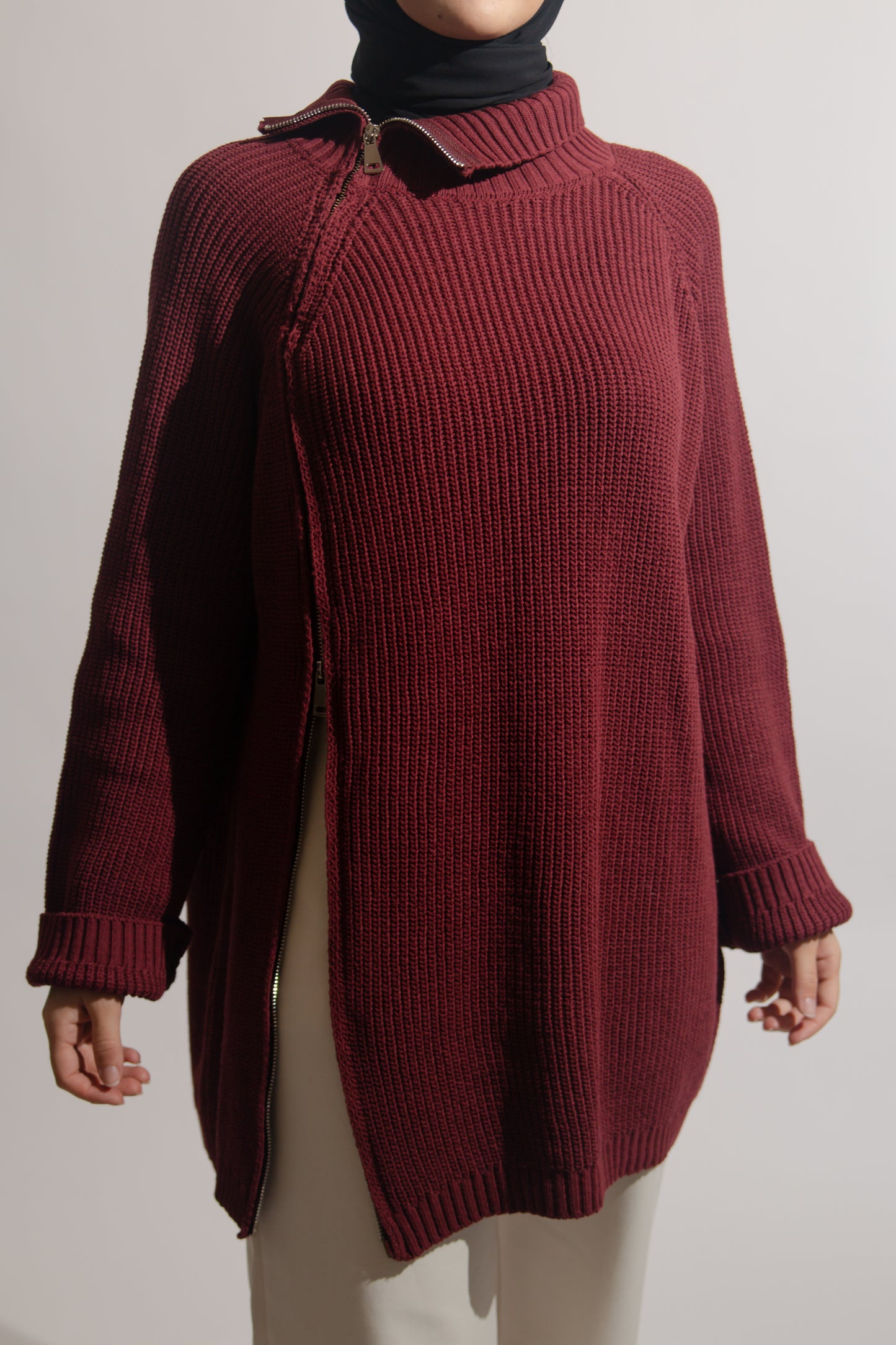Knitted sweater with zipper