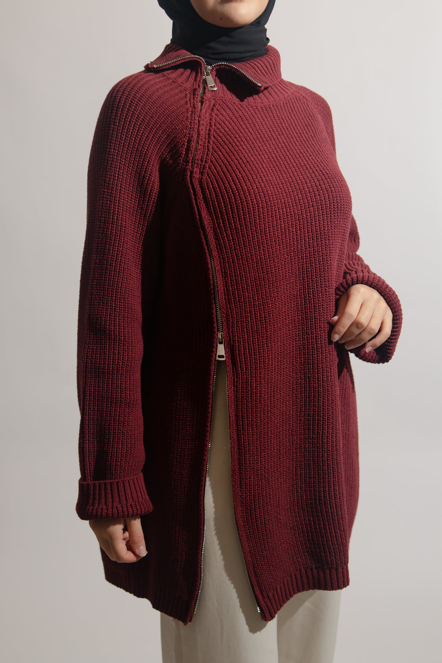 Knitted sweater with zipper
