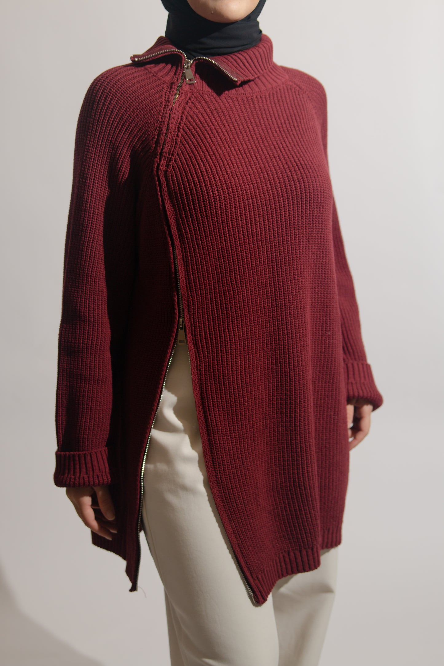 Knitted sweater with zipper