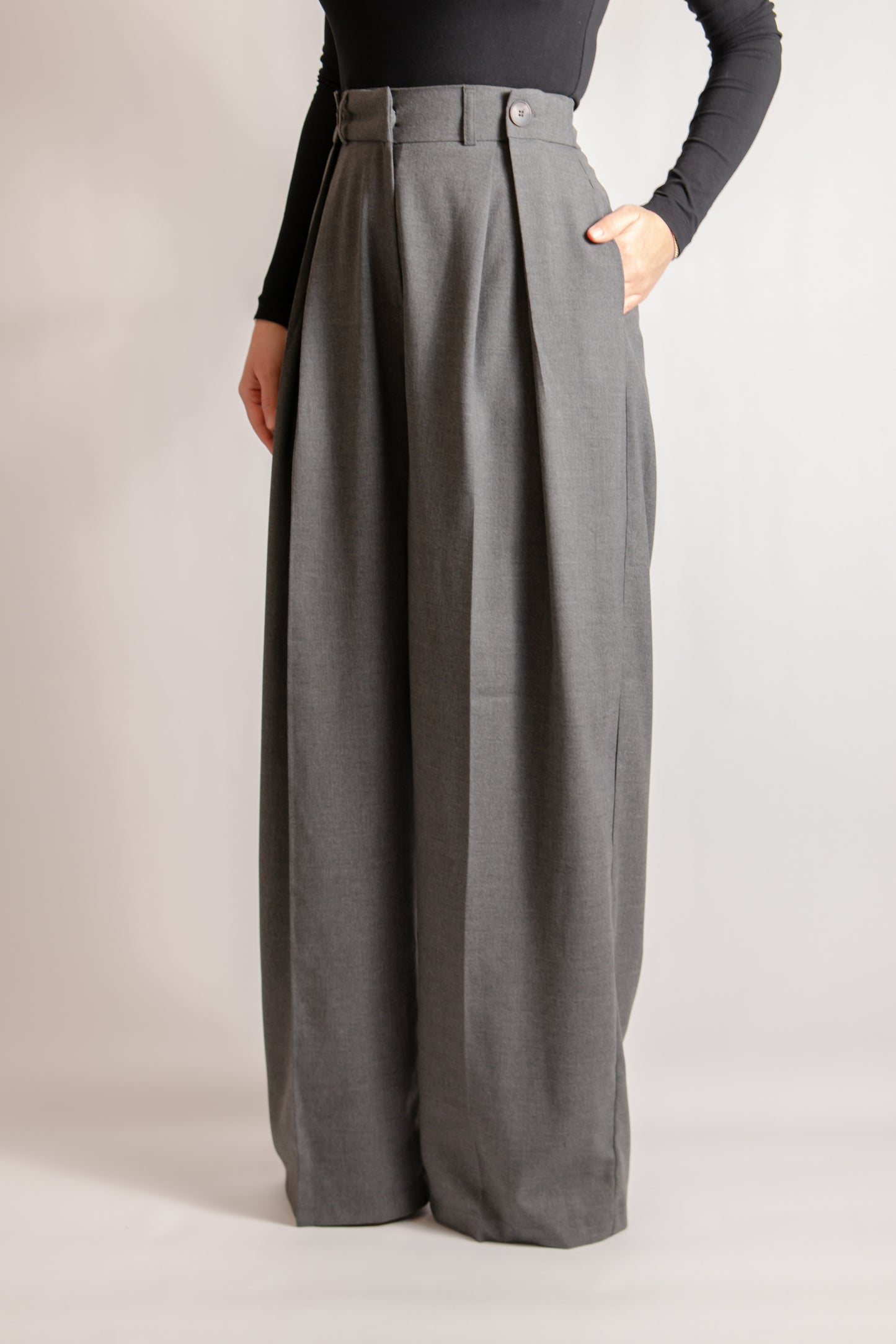 Wide leg smart trousers with darts