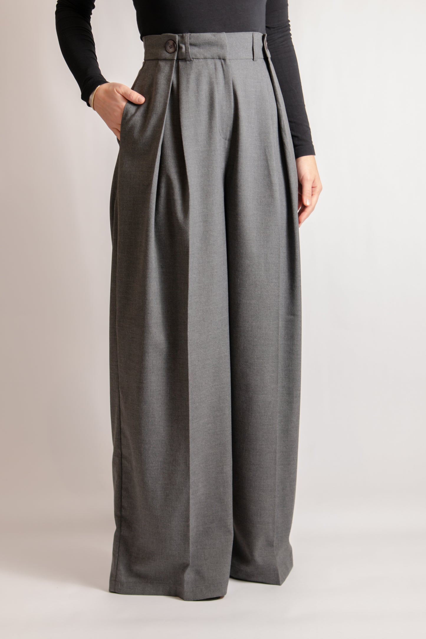 Wide leg smart trousers with darts