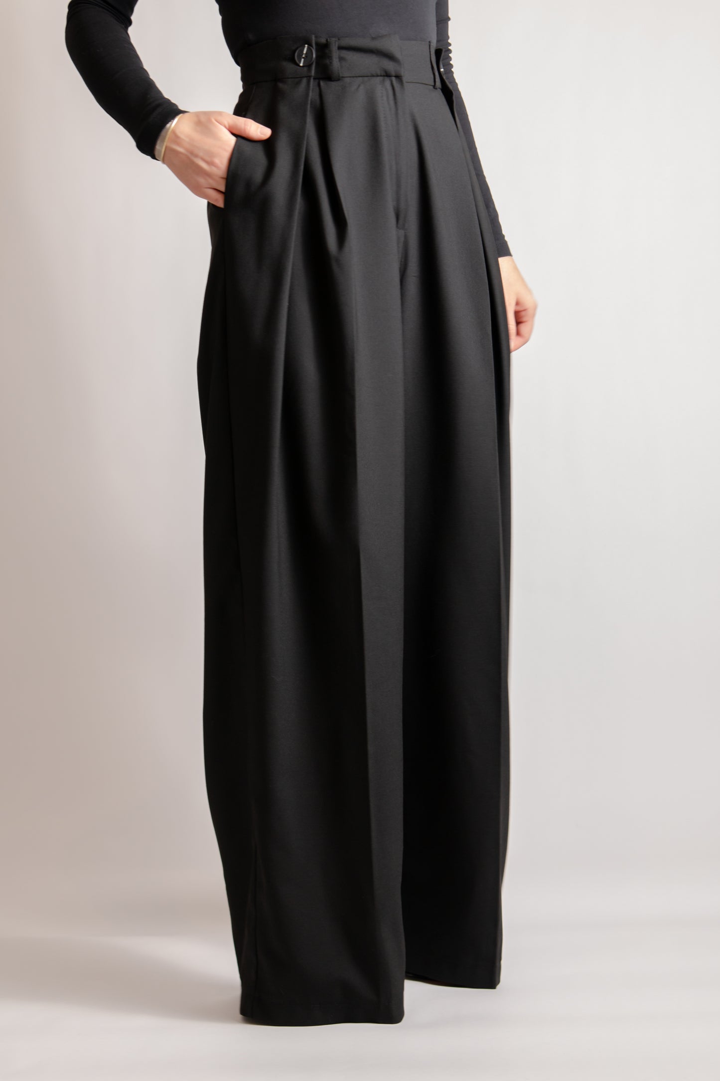 Wide leg smart trousers with darts