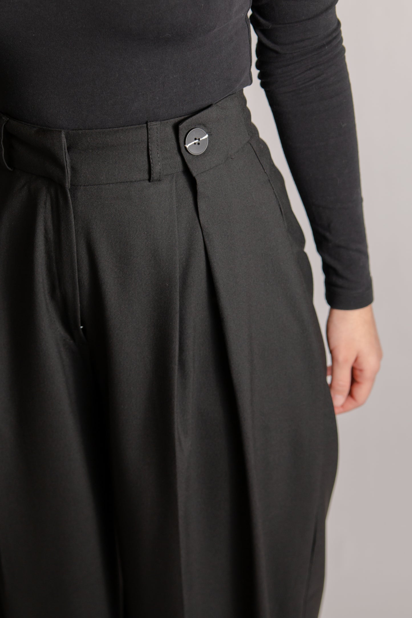 Wide leg smart trousers with darts