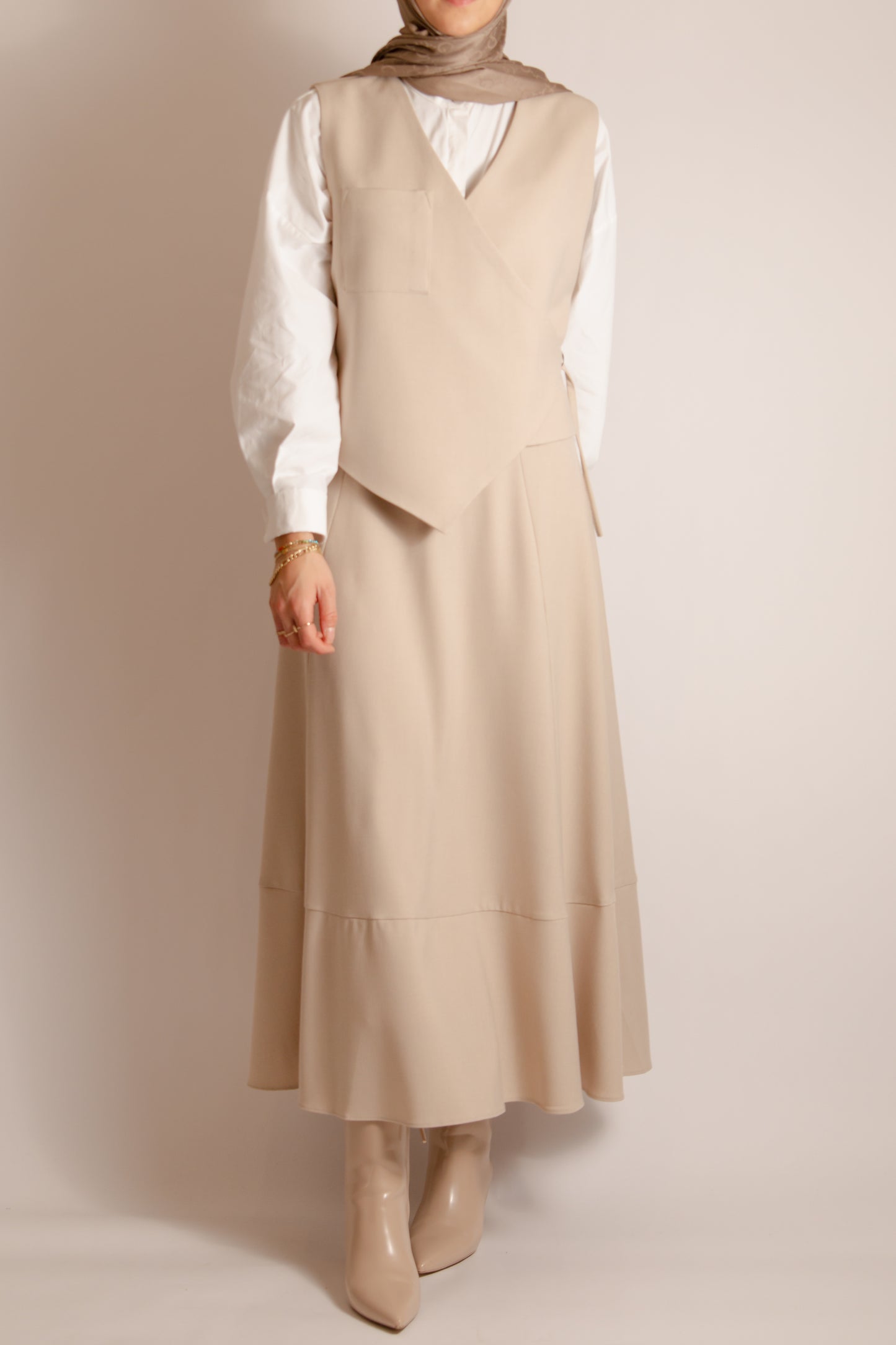 Chic nude twin set