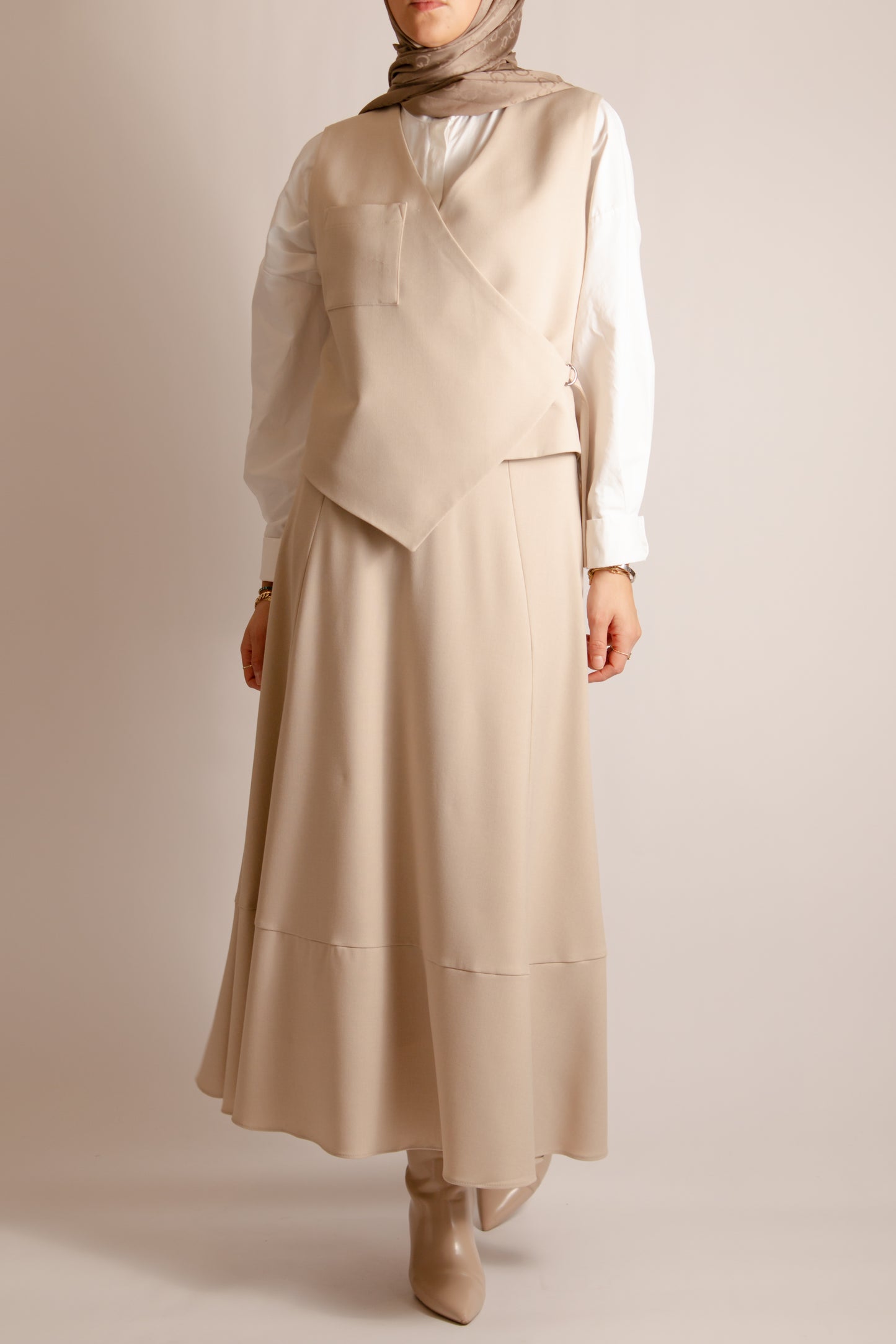 Chic nude twin set
