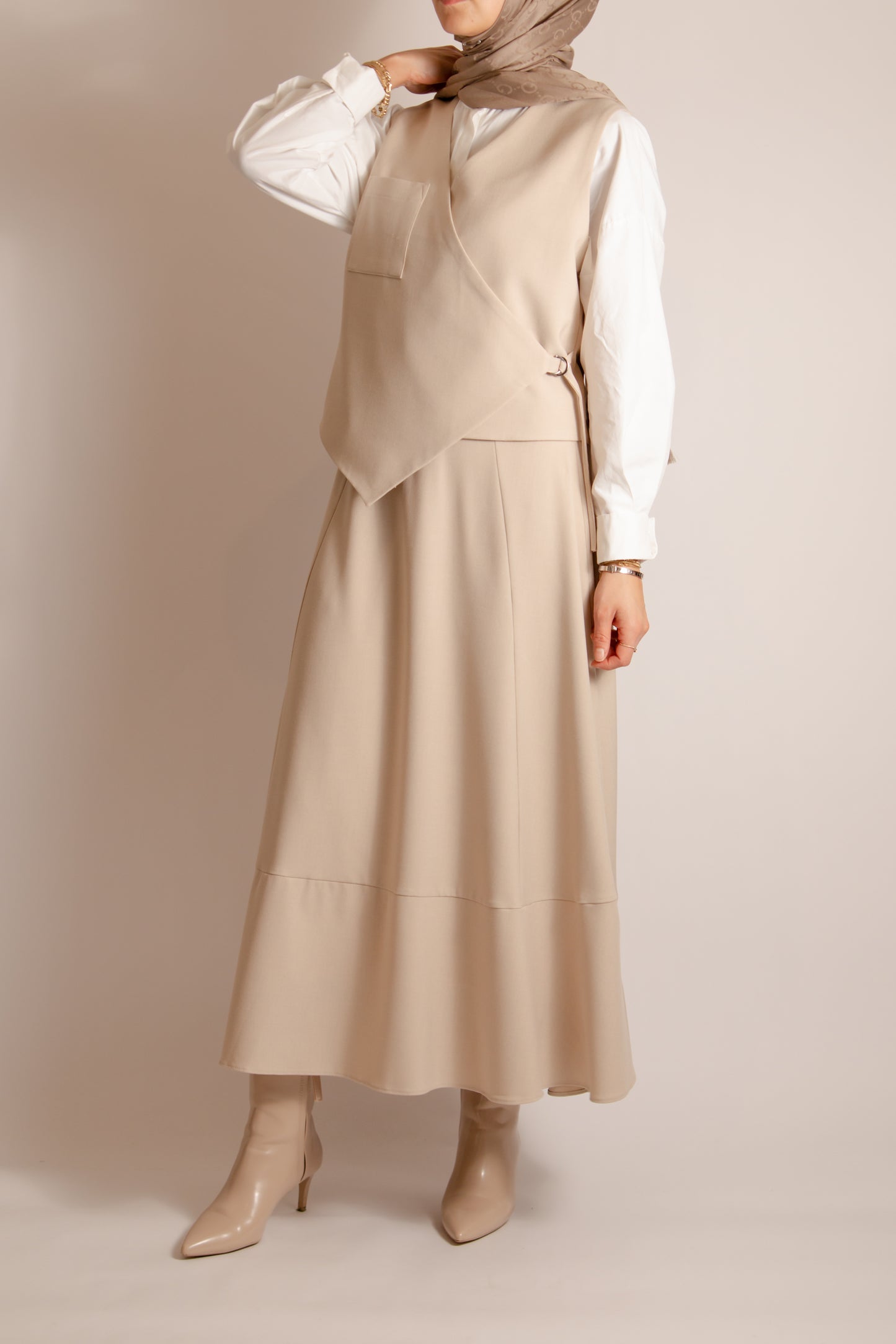 Chic nude twin set