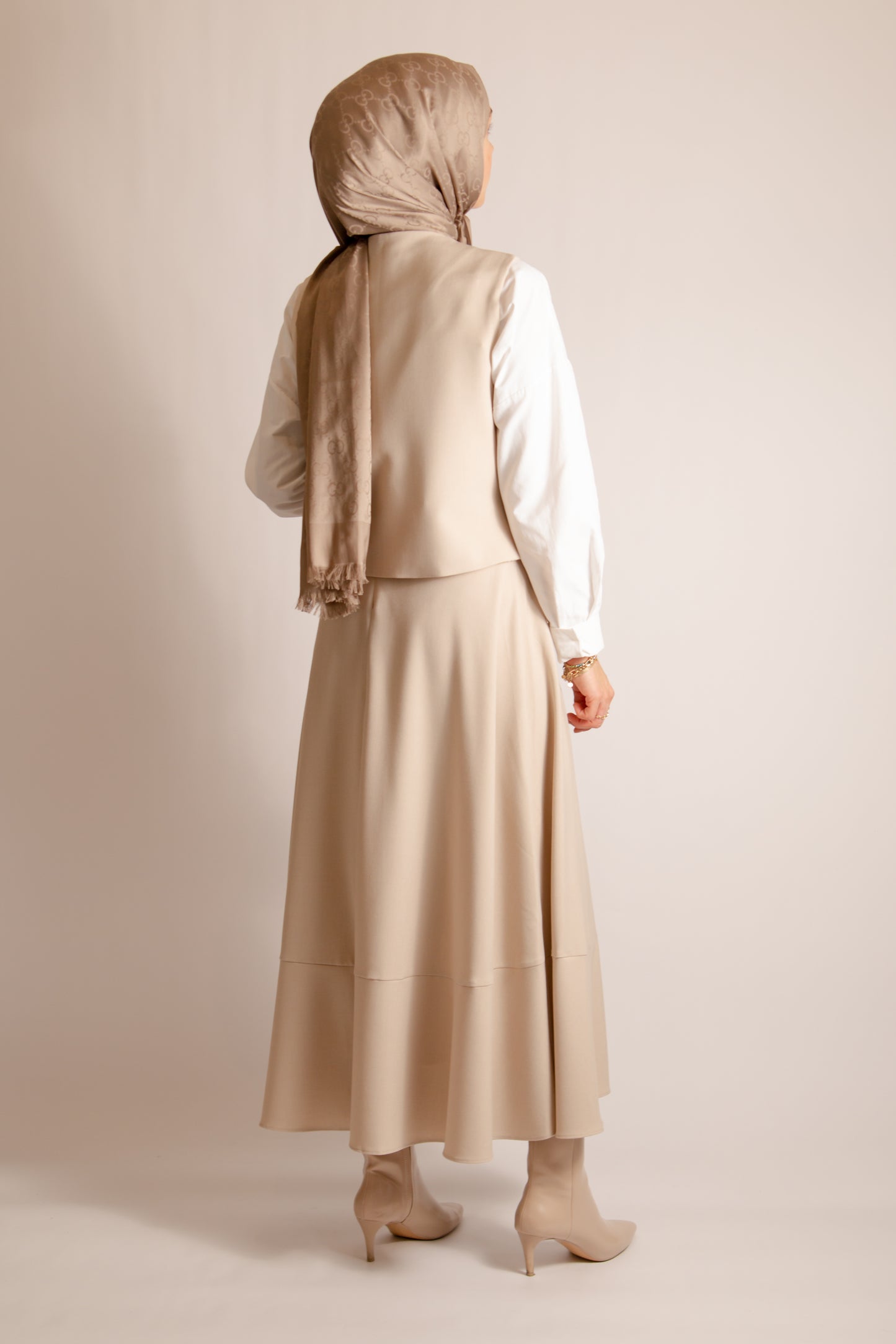Chic nude twin set