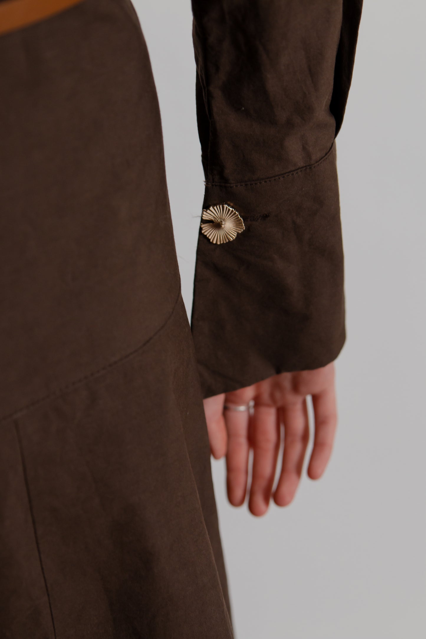 Cotton dress with belt brown