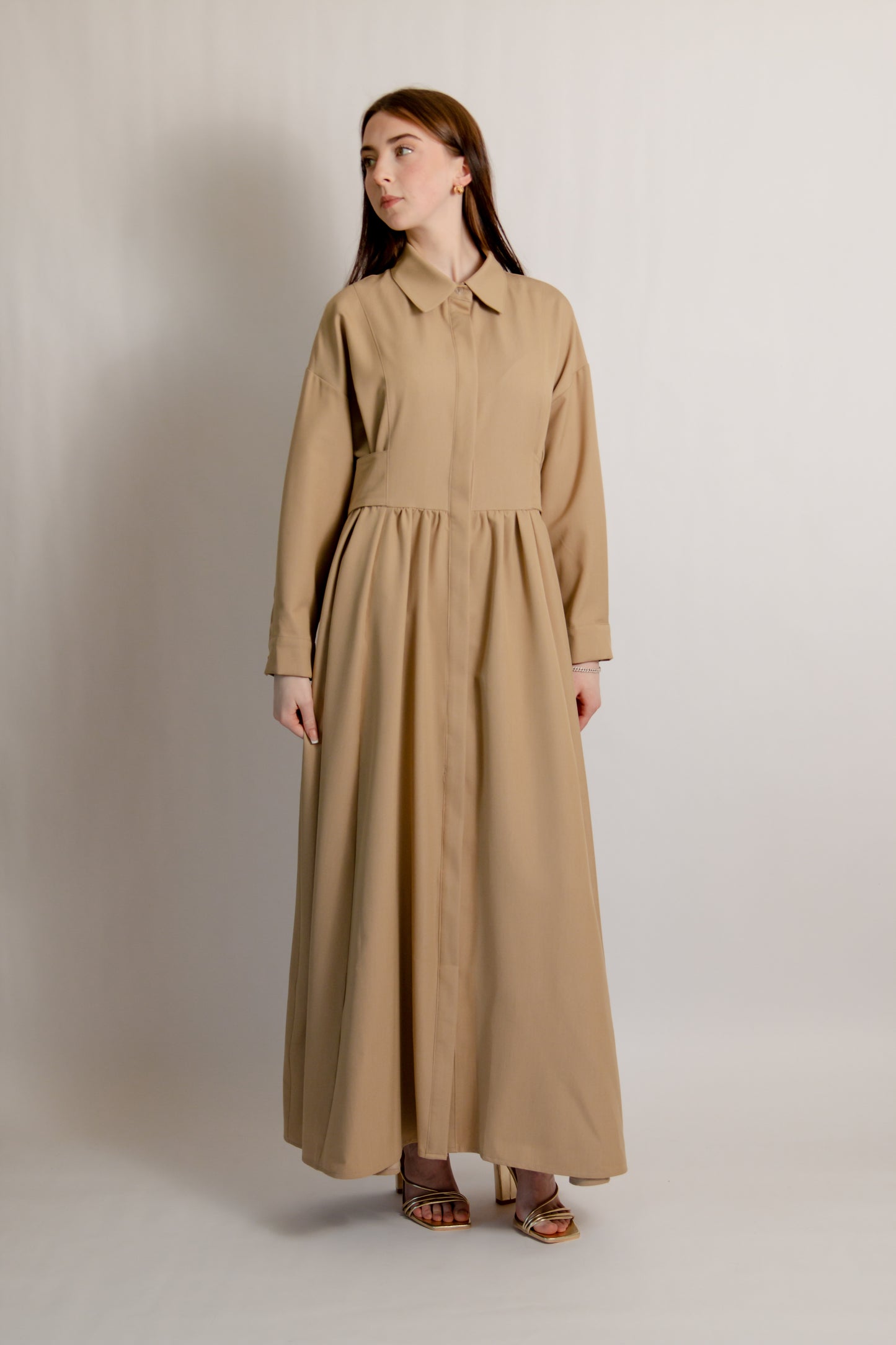 Fitted waist casual dress nude