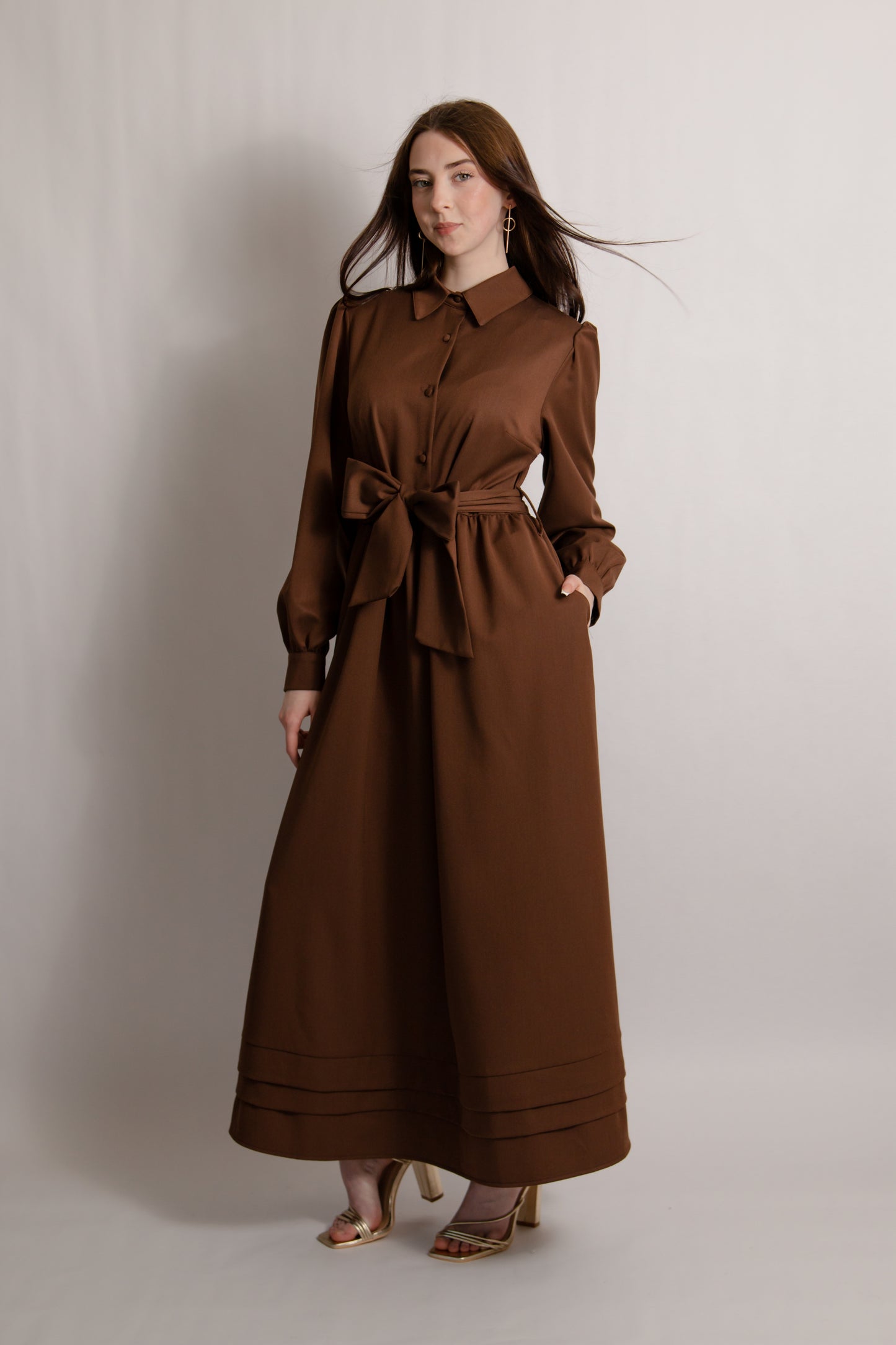 Belted dress with pintuck hem