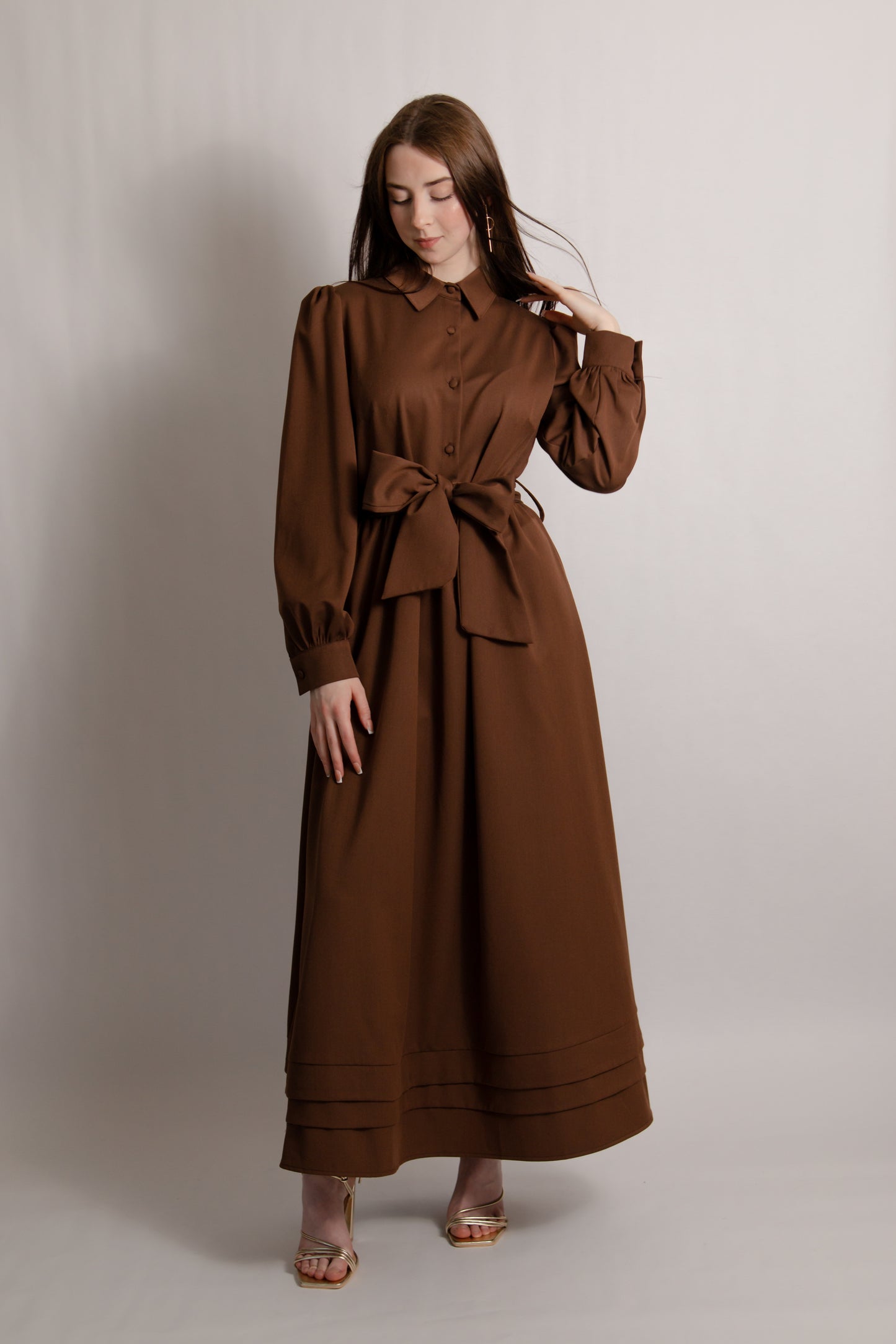 Belted dress with pintuck hem