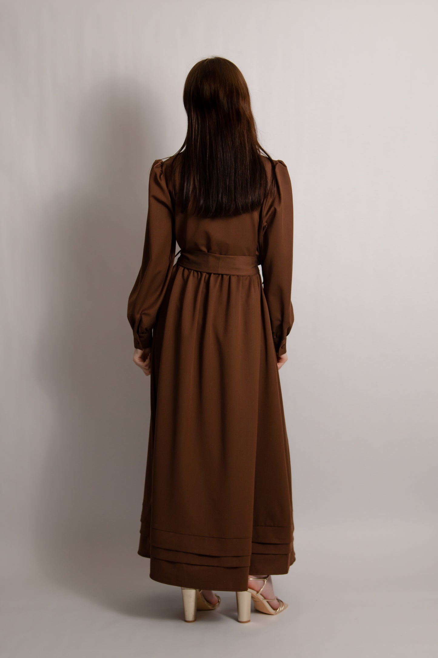 Belted dress with pintuck hem
