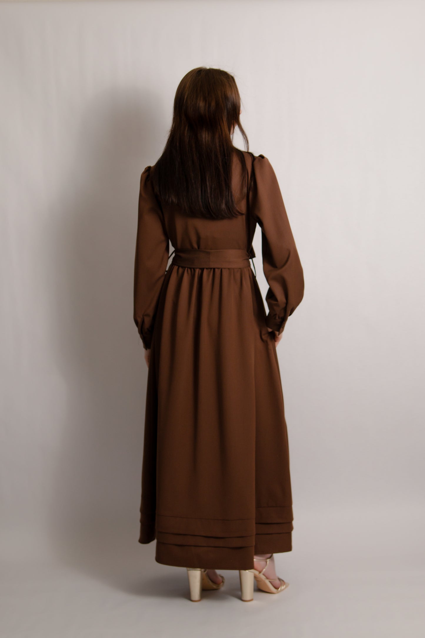 Belted dress with pintuck hem