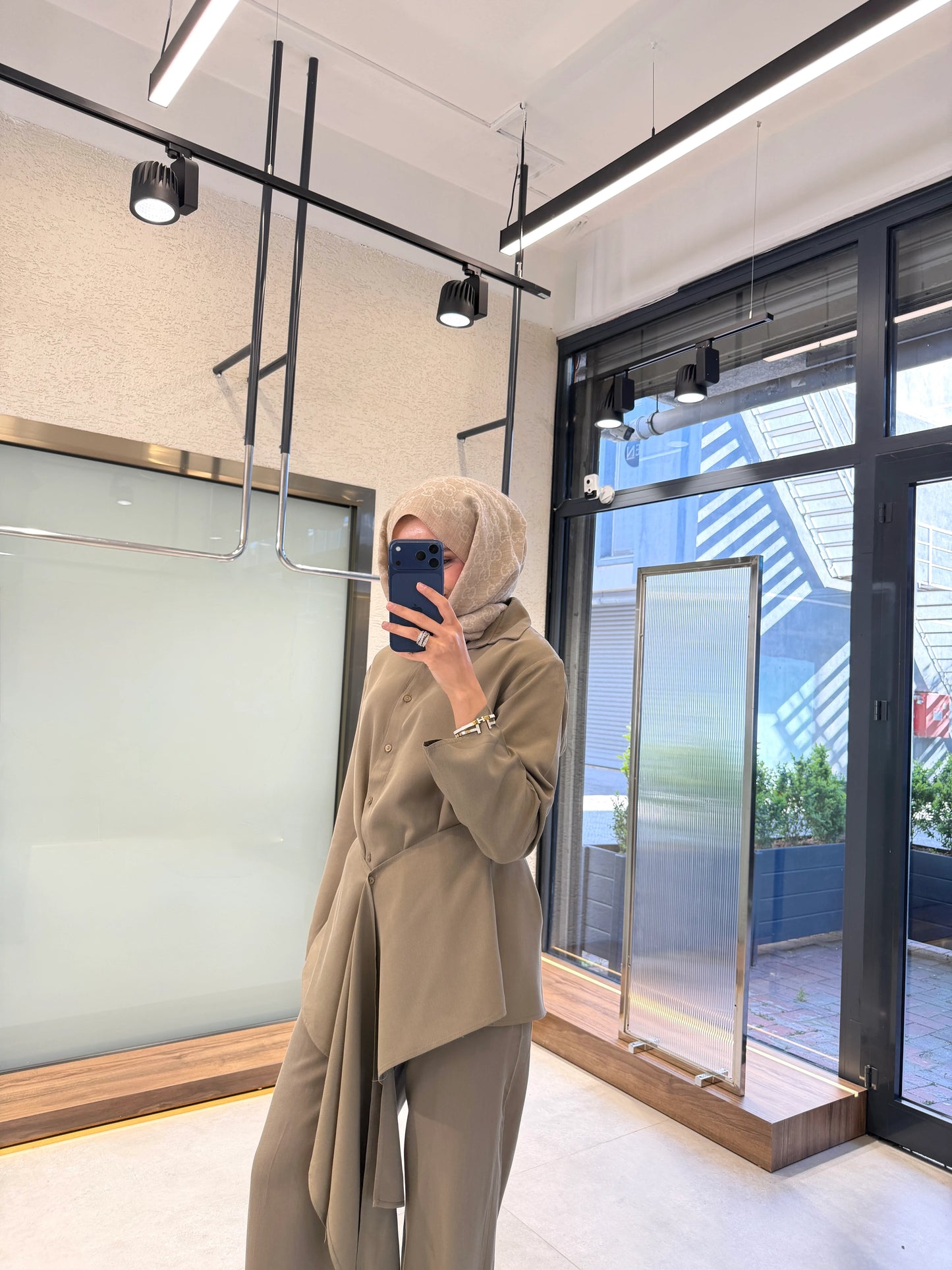 Draped elegance set taupe