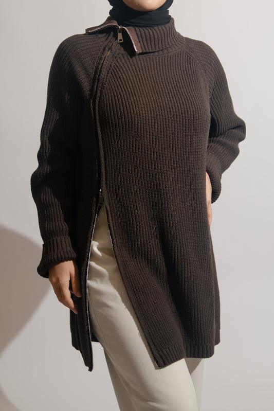Knitted sweater with zipper