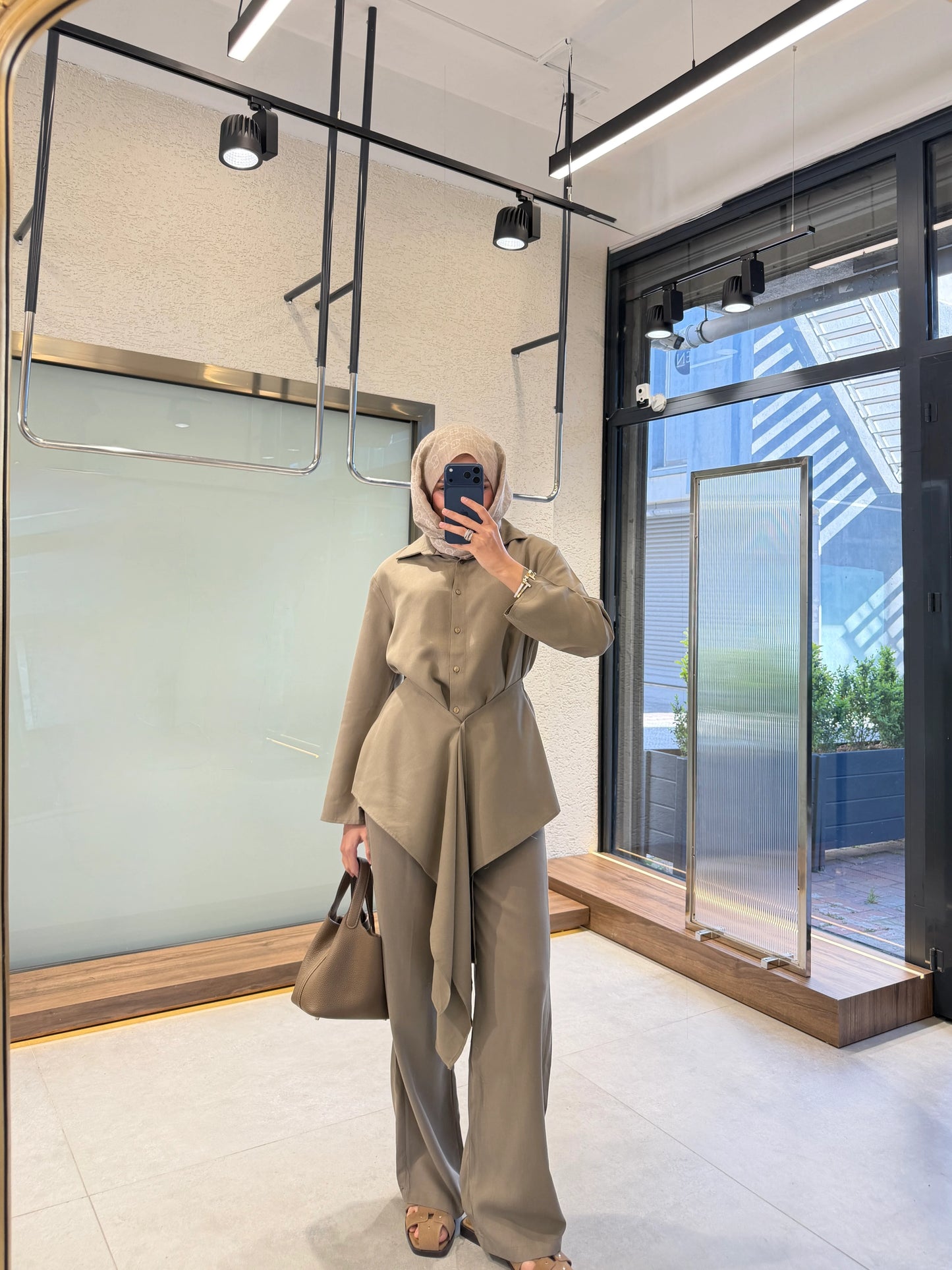 Draped elegance set taupe