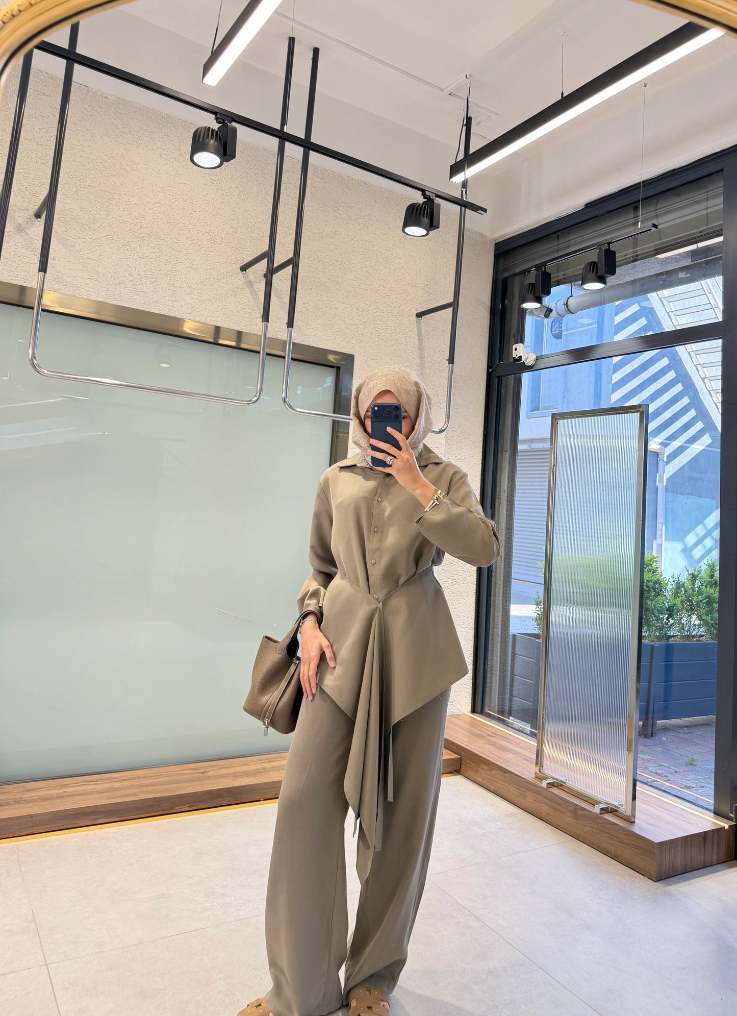Draped elegance set taupe