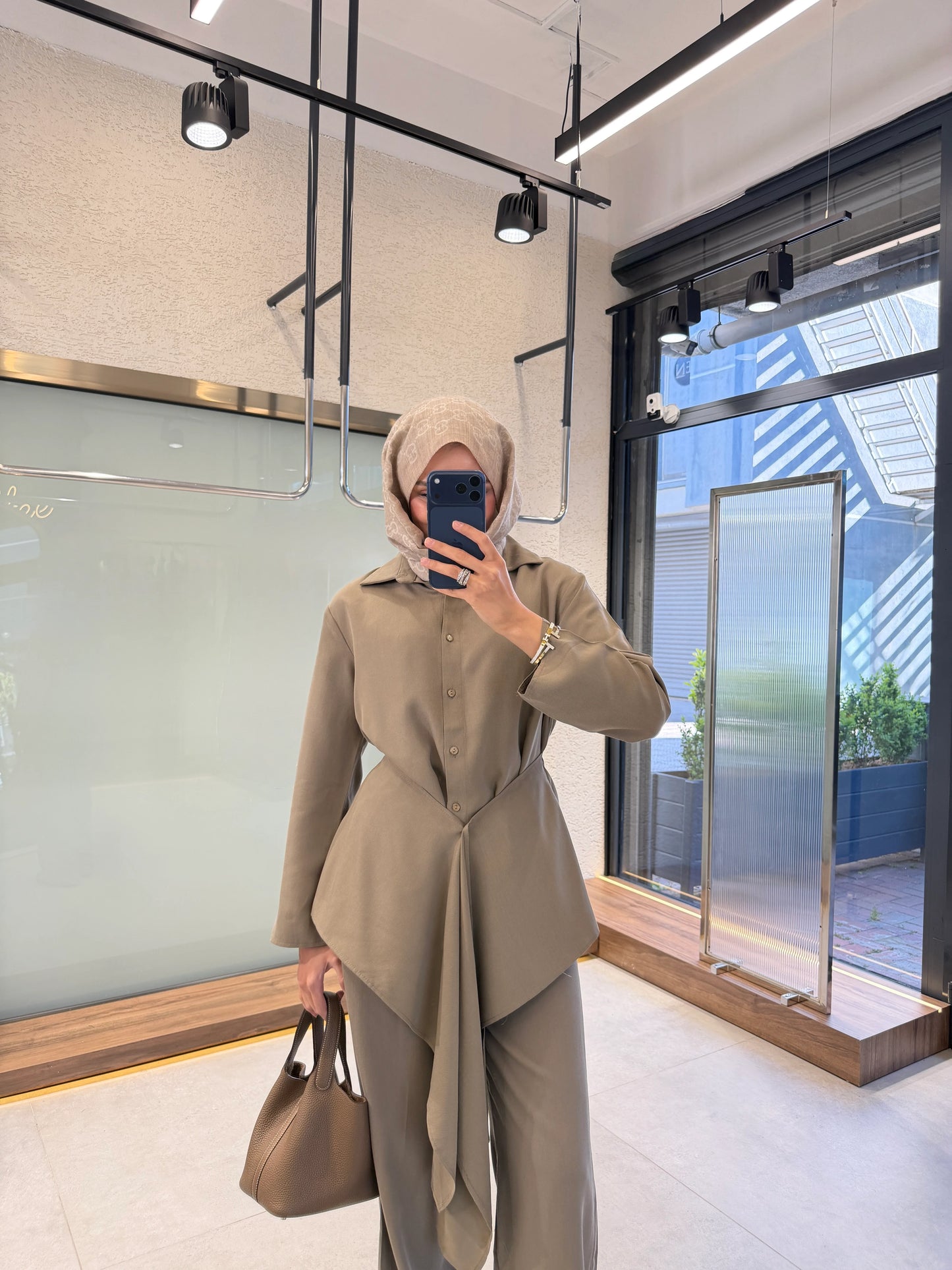 Draped elegance set taupe